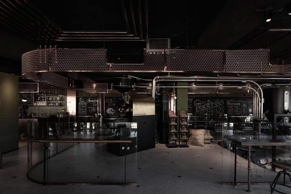 火锅硬核的金属质感，让这个杭州餐饮空间设计绝了